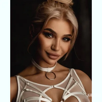 Висока модель з приємною атмосферою, що надихає